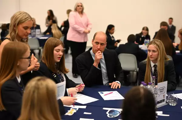 Príncipe William visita St. Michael's Church of England High School