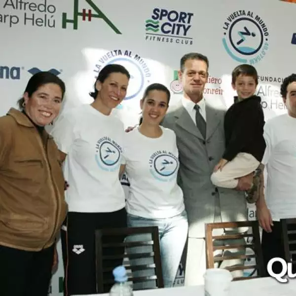 La Vuelta al  Mundo Nadando