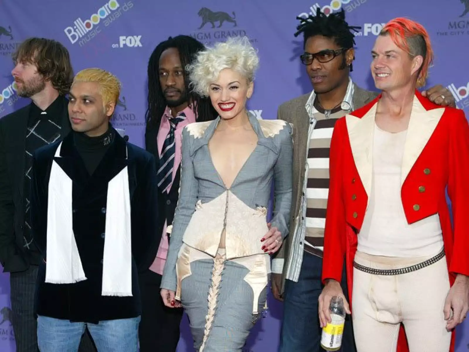 Luego de cinco años de ausencia, la banda estadunidense No Doubt anunció su regreso a los escenarios con el inicio de una gira en mayo próximo, en la que tendrá como grupo telonero a Paramore, además de la realización de un nuevo álbum.