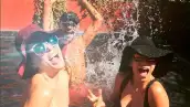 Mientras la guapa tapatía graba su próxima película en Guanajuato, el abogado se consiente en el Reino Unido.