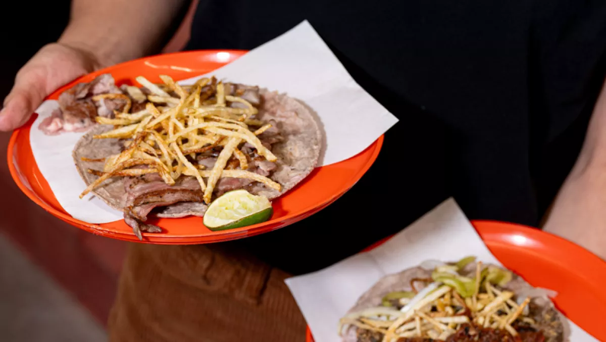 Fotos de tacos de carne con papas a la francesa de Maizajo.