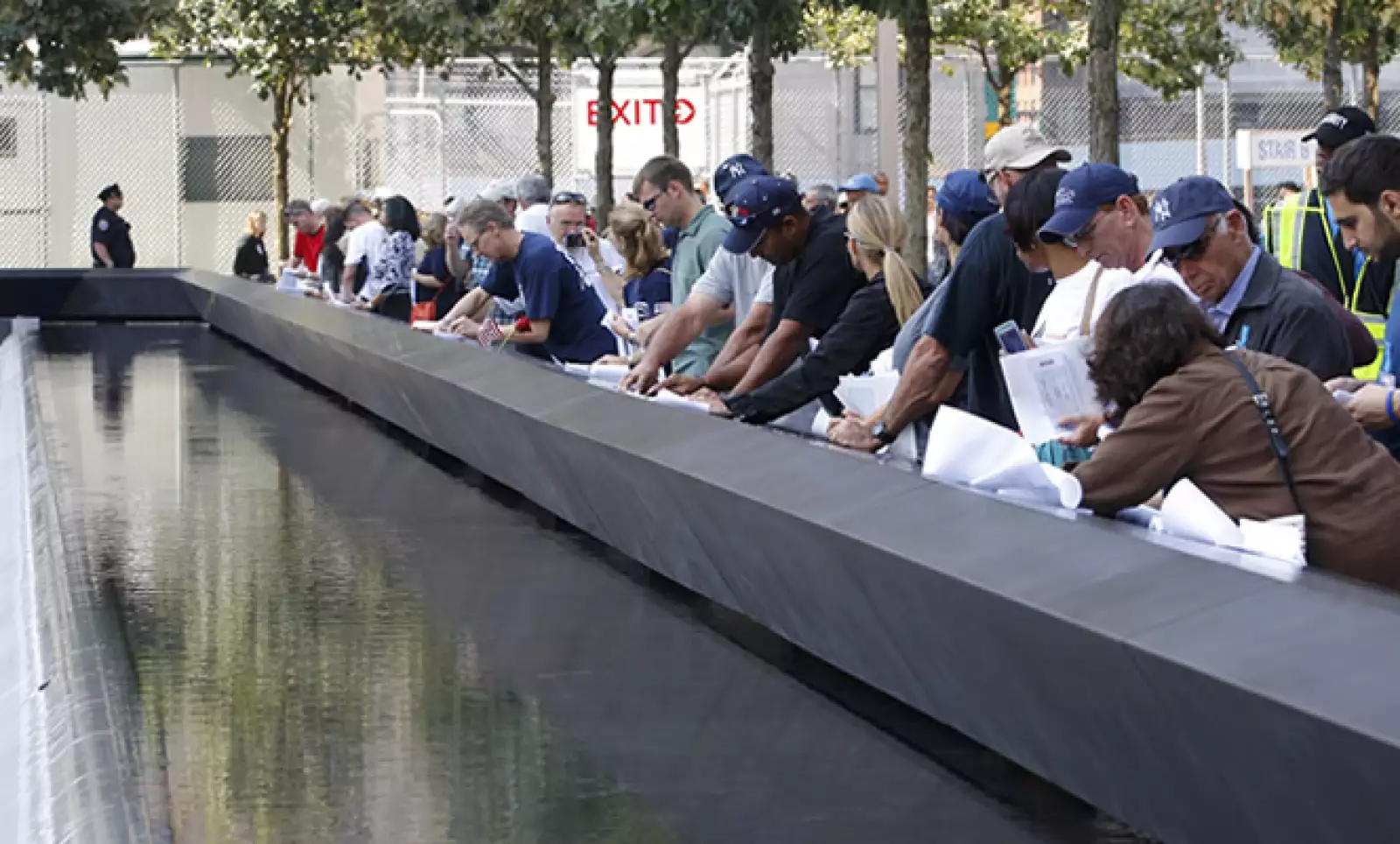 Aunque miles de trabajadores de la construcción han entrado y salido del sitio a lo largo de la década, desde este lunes los estadounidenses comunes, sin un distintivo policiaco, un pase de prensa o un casco de constructor, pueden recorrer el lugar.