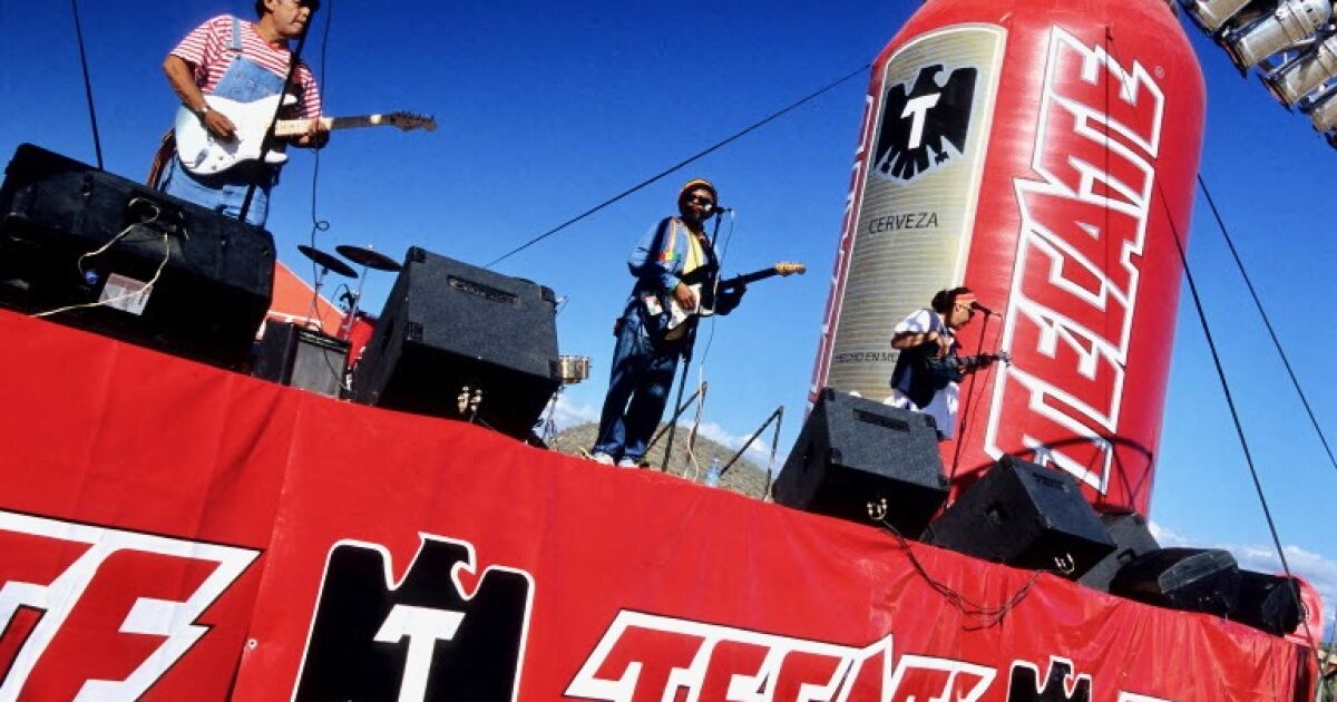 Tecate'in trenle doğduğunu biliyor muydunuz? Meksika'yı fetheden biranın sınır kökeni