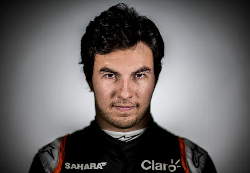 MONTMELÓ, ESPAÑA - 3 DE MARZO: (NOTA DEL EDITOR: Imagen creada con filtros digitales) El mexicano Sergio Pérez, del equipo Force India, posa para un retrato durante la tercera jornada de los entrenamientos de pretemporada de Fórmula 1 en el Circuit de Catalunya, el 3 de marzo de 2016 en Montmeló, España.