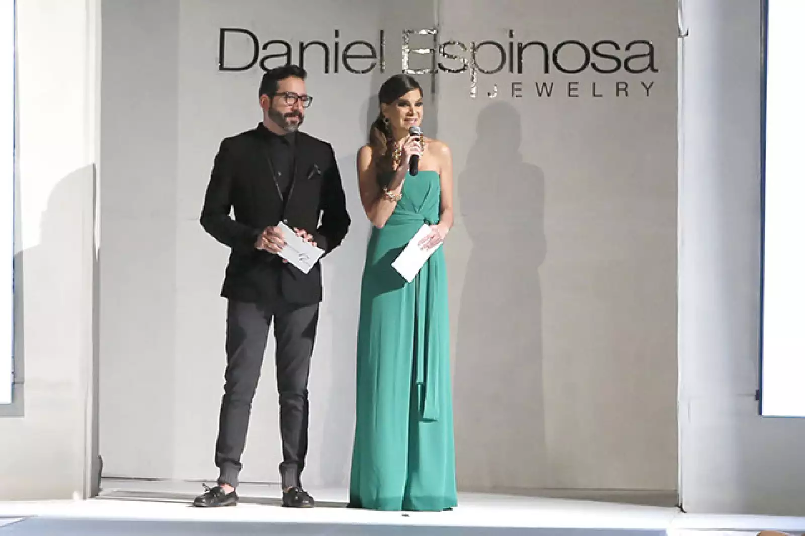 Guillermo Martínez,Vielka Valenzuela