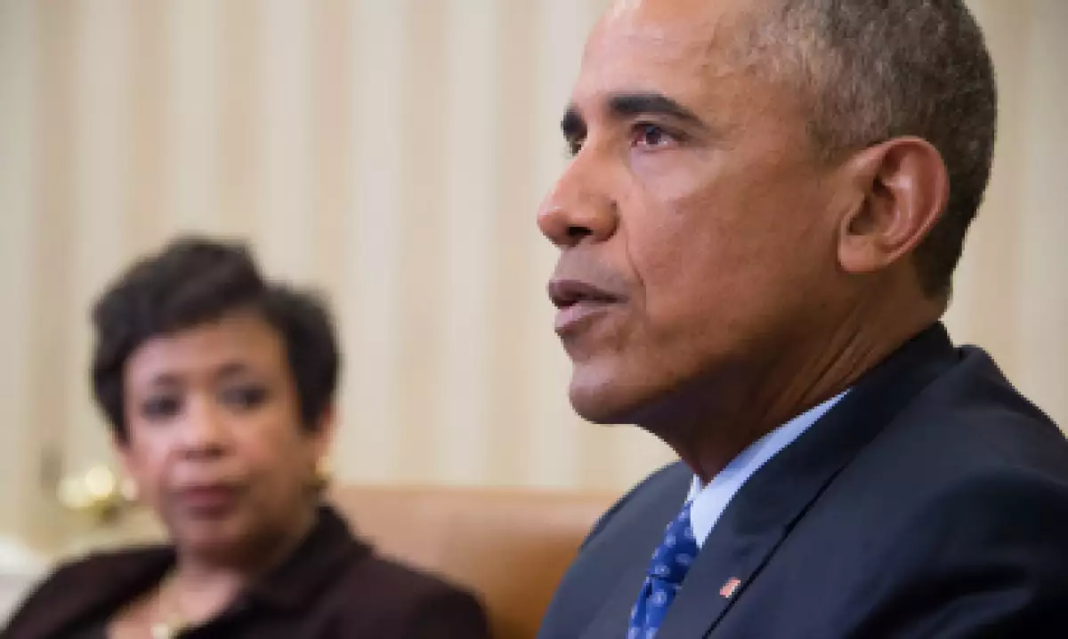 Obama sostuvo una conversación con la fiscal Loretta Lynch frente a periodistas. (Foto: AFP)