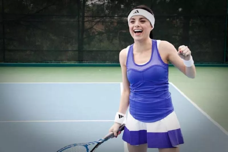 La actriz que siempre buscó una oportunidad en la cancha de tenis ahora la consigue en una sesión de fotos exclusiva para Quién.com
