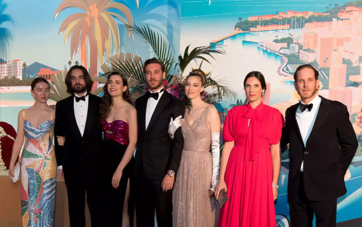 Alexandra de Hanover, Dimitri Rassam, Carlota Casiraghi, Pierre Casiraghi, Beatrice Borromeo, Tatiana Casiraghi y Andrea Casiraghi