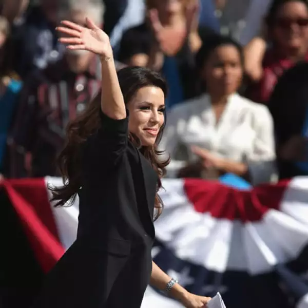 Eva Longoria: ´Lo logramos, Obama re-elegido. ¡Sí! Sí podemos.´