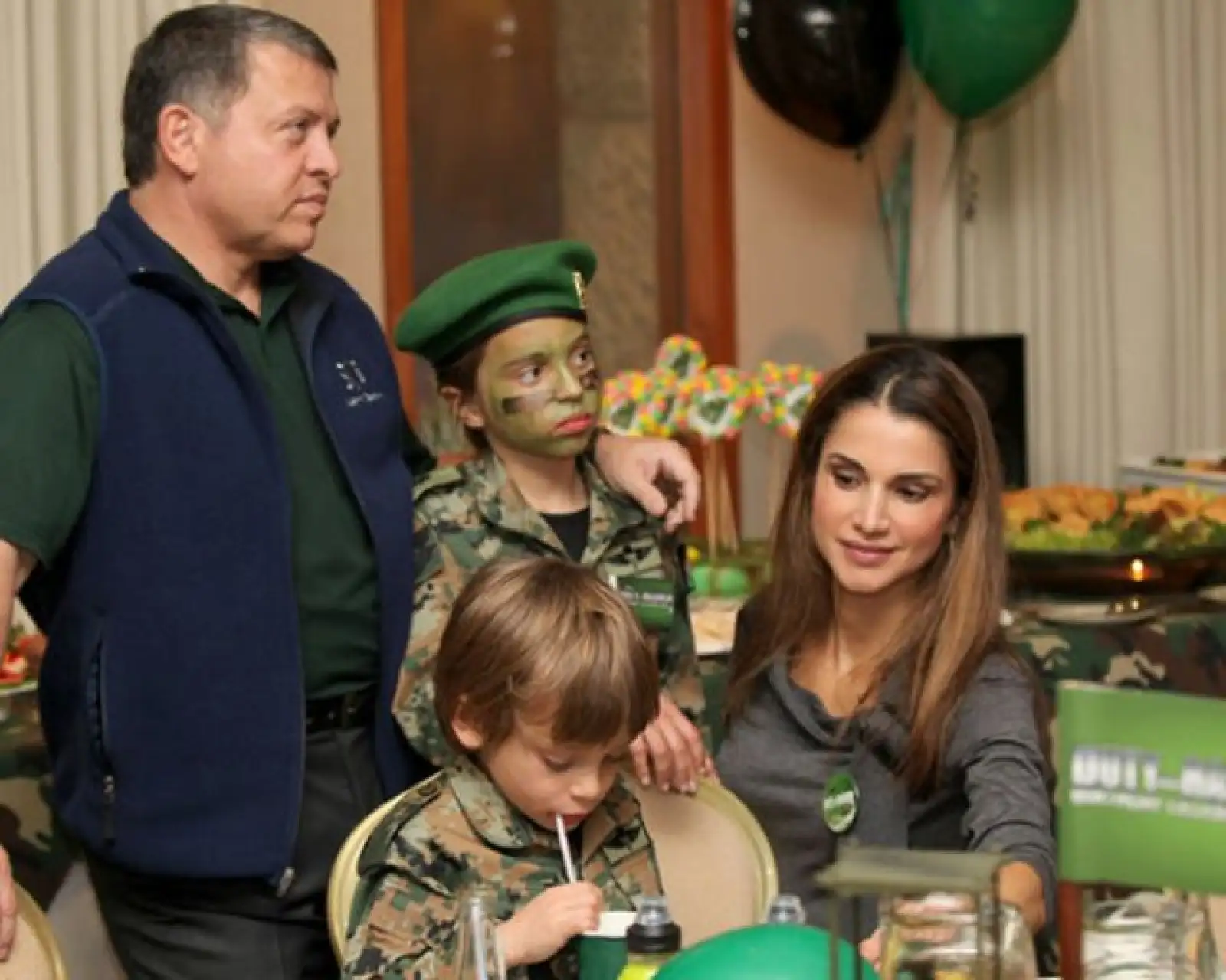 Rania de Jordania compartió esta imagen famliar.
