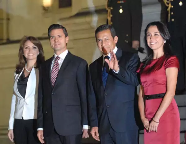El Presidente electo de México y su esposa fueron recibidos por el mandatario de Perú, Ollanta Humala, en compañía de su esposa Nadine Heredia.