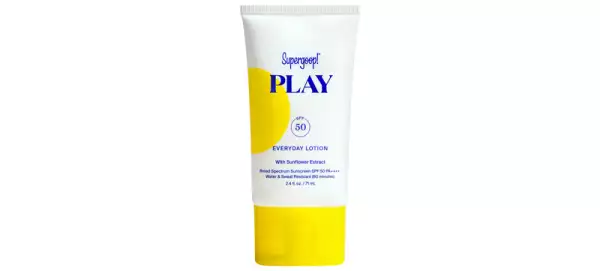SUPERGOOP-bloqueador-ejercicio-running-cardio-protector solar-yoga-correr-workout-entrenamiento-spf-fps.jpg