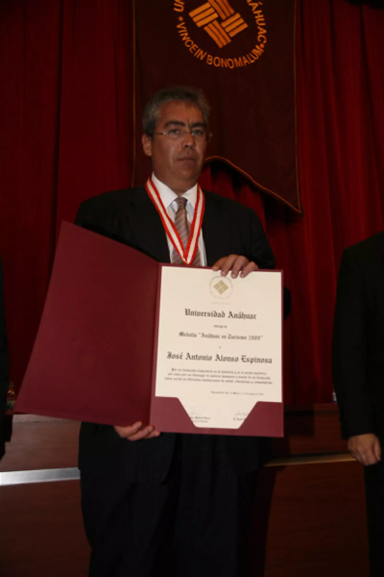 Medalla Anáhuac  a José Antonio Alonso