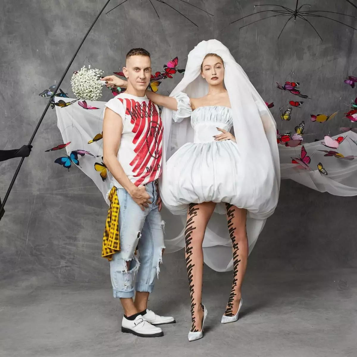 Tras 10 años, Jeremy Scott sorprende y deja Moschino