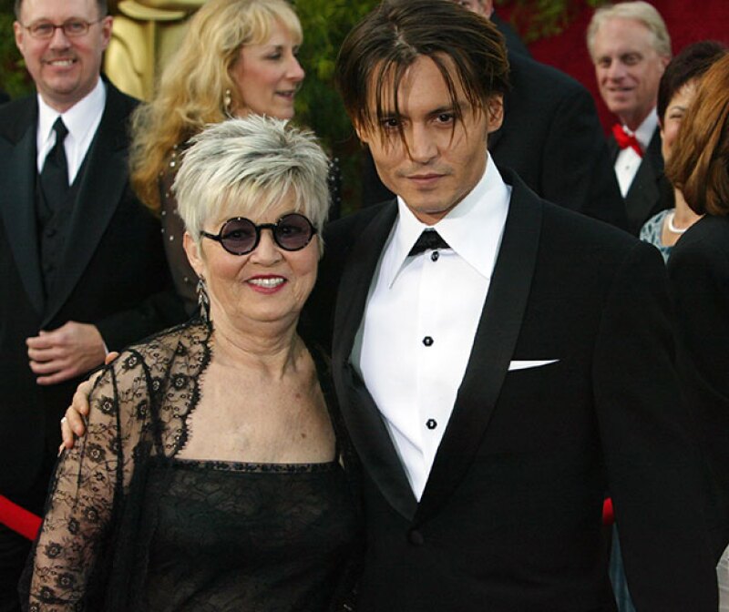 Johnny Depp sufrió la muerte de su mamá, con quien llevaba una gran relación.