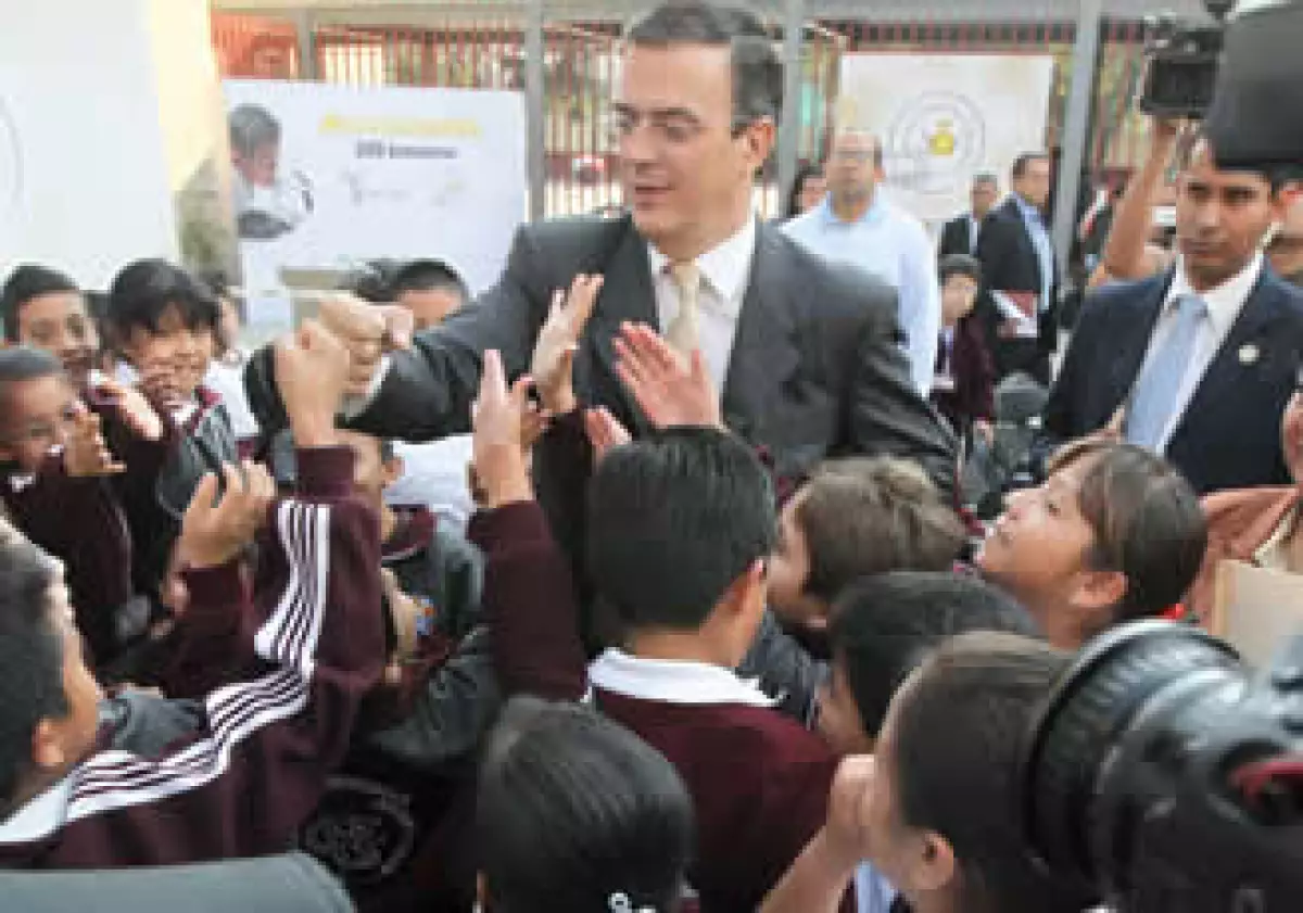 Ebrard dijo que se debe cambiar la estrategia del país, y debe ser desde la izquierda. (Foto: Notimex)