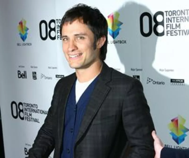 A punto de estrenarse como papá de un niño, el actor posará para la portada de la primera revista con perfil alto de este género en México.