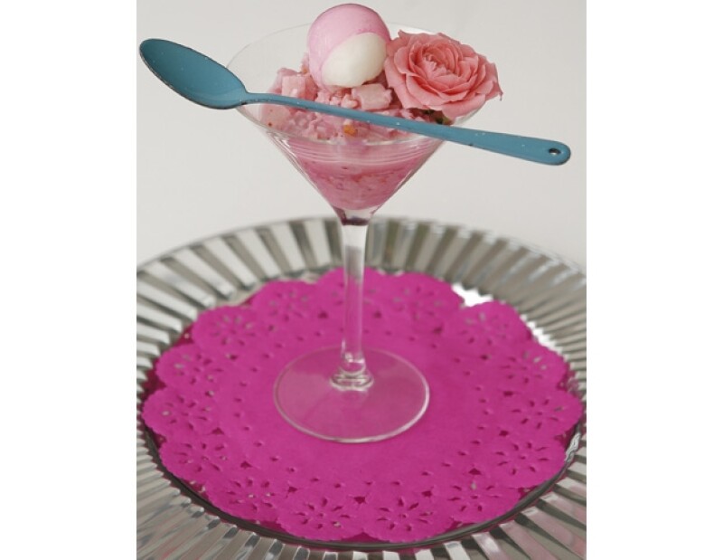 Ceviche de esmedregal con jícama, tuna y el manto de las flores.