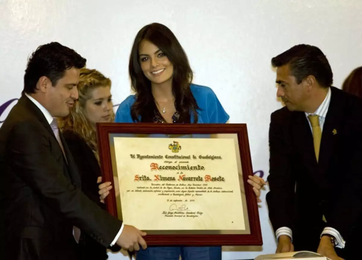 La Miss Universo mexicana fue reconocida por el Presidente Municipal de Guadalajara, Aristóteles Sandoval, quien aseguró que en ese estado están las mujeres más bellas del país.