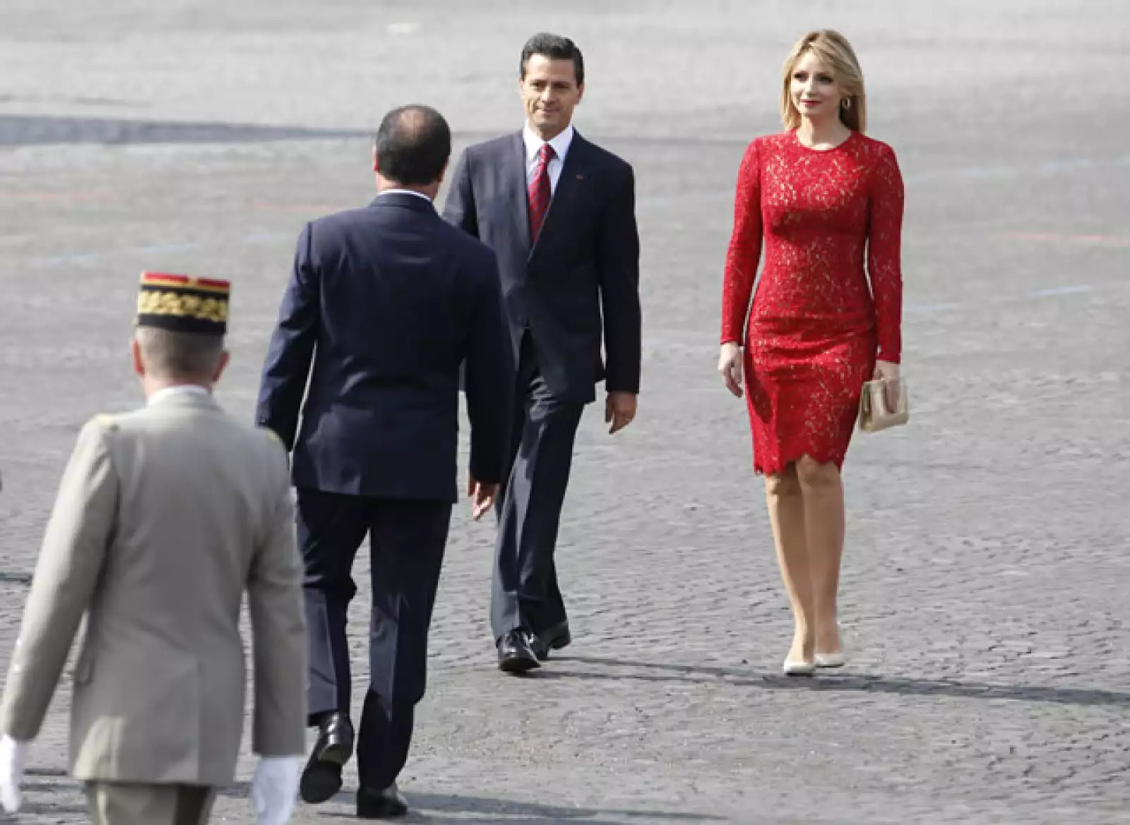 El presidente de Francia, Francois Hollande, recibió a Peña Nieto y Angélica Rivera en el segundo día de su visita de Estado.