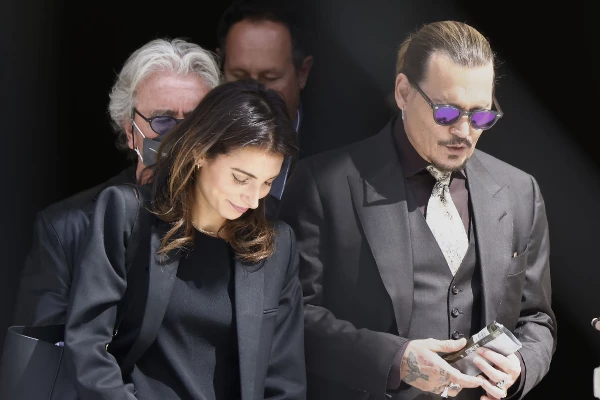 Johnny Depp y su abogada Camille Vasquez