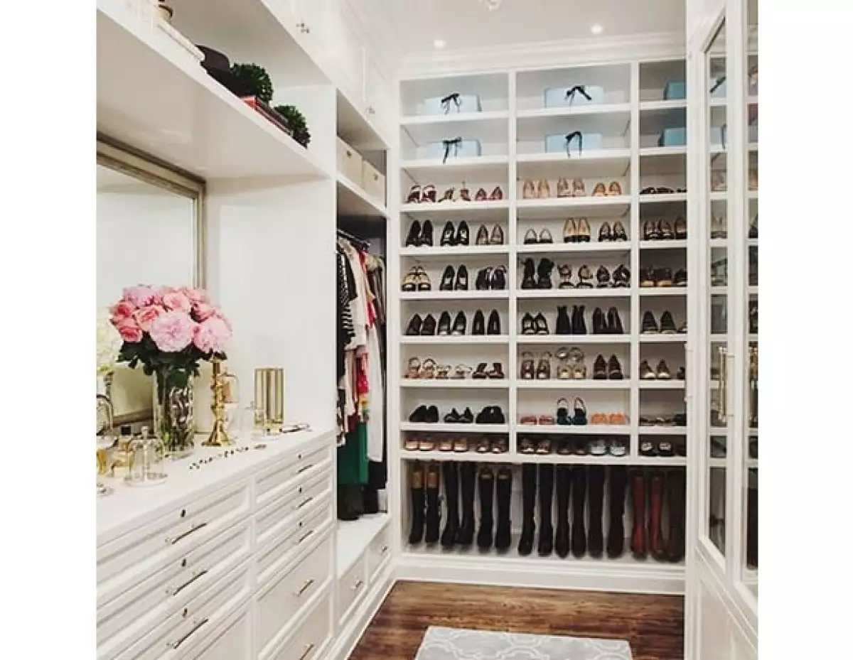 No dejes que tus zapatos se vean amontonados.