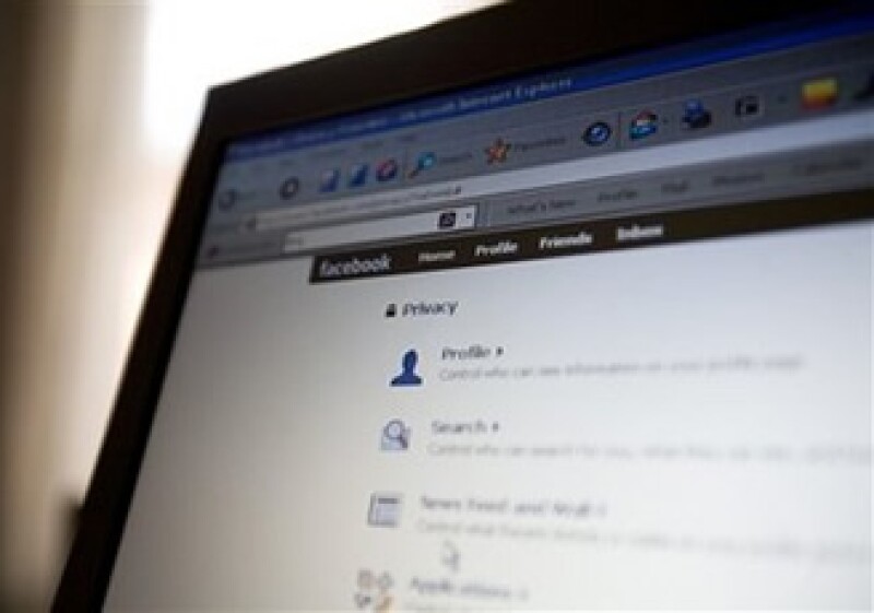 El Vaticano se advirtió a los jóvenes que tener 300 contactos en Facebook no es lo mismo que tener un amigo verdadero. (Foto: AP)
