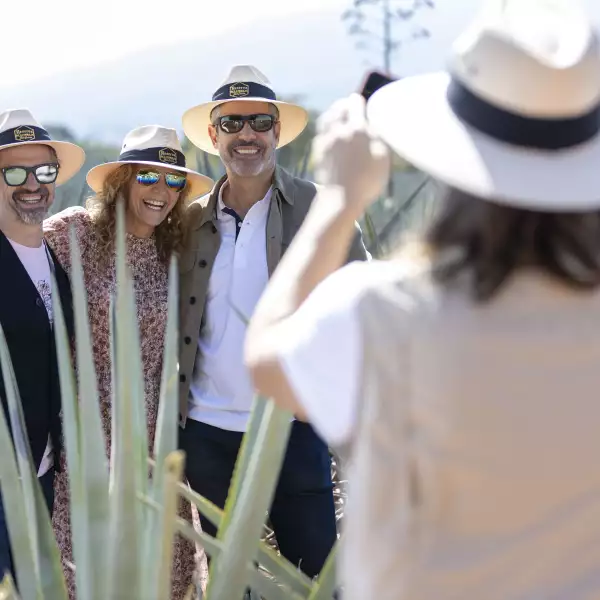 Juan Domingo Beckmann recibe a un exclusivo grupo en su viaje anual por