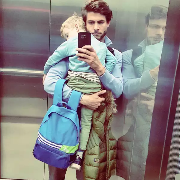 El tierno Benicio se levantaba muy temprano para acompañar a su papá en sus llamados para grabar la telenovela.