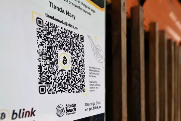 Cotización récord del bitcoin transforma vidas en una playa de El Salvador