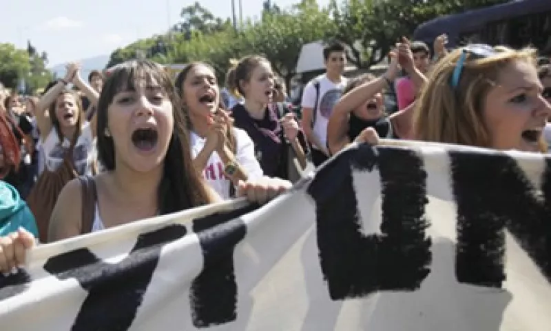 Los inspectores de la situación griega reprogramaron su visita tras enterarse que el edificio del Ministerio de Transporte estaba ocupado por los manifestantes. (Foto: AP)