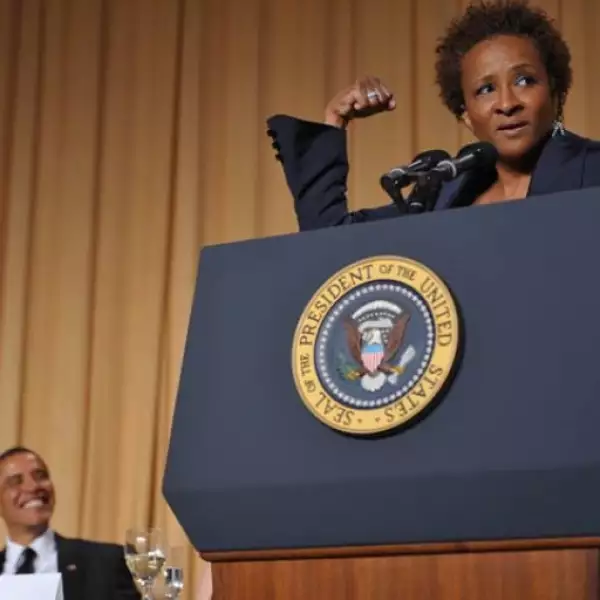 La comediante Wanda Sykes estuvo a cargo del entretenimiento durante la velada y al parecer Obama disfrutó mucho los comentarios de la también actriz.