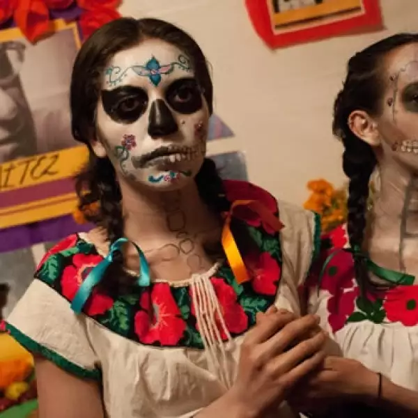 La UNAM recibe las ofrendas de muertos