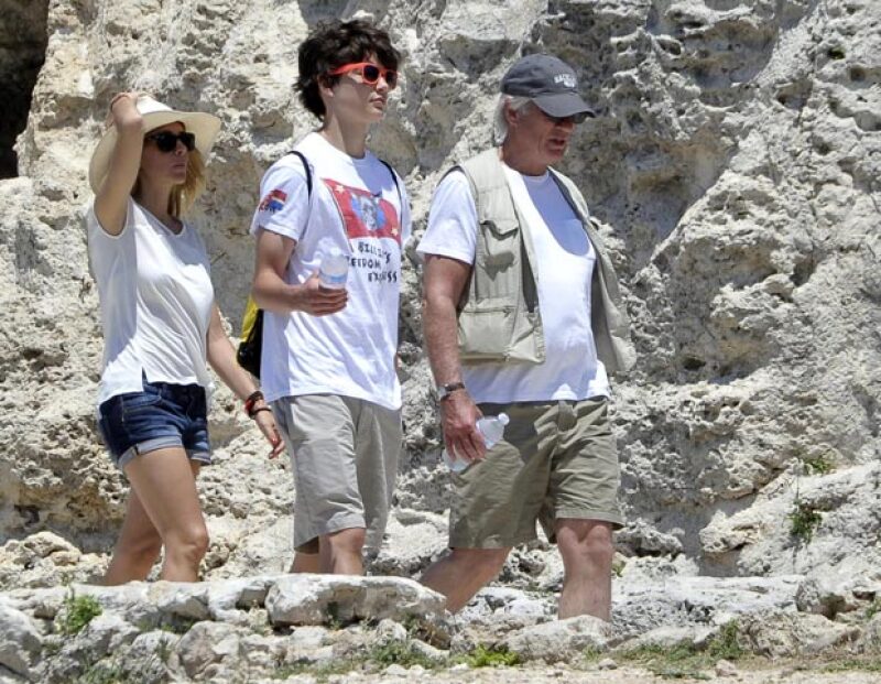 En su paso por Italia, la pareja disfrutó de las ruinas de Siracusa en Italia, donde también estuvieron acopañados por el hijo del actor, Homer, de 15 años.