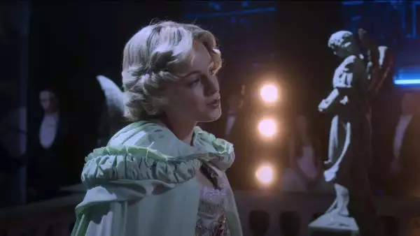 Emma Corrin como Lady Di