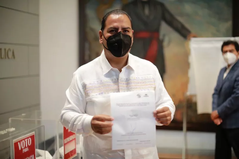 Ricardo Monreal y Eduardo Ramírez durante sesión Ordinaria en la Cámara de Senadores