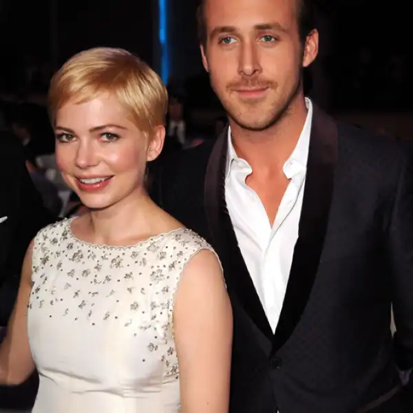 La actriz Michelle Williams y el guapo Ryan Gosling pensaron que vivirían juntos una semana para meterse en sus roles de la película `Blue Valentine´, pero la semana se convirtió en un mes.