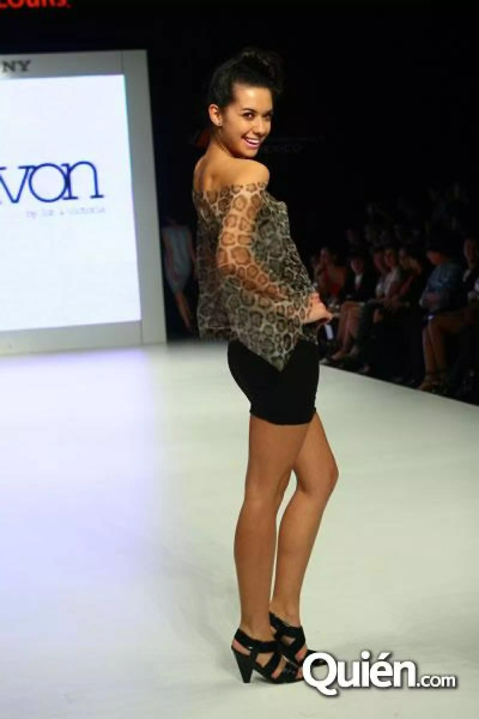 DFashion Pasarela Pavon Luz & Victoria