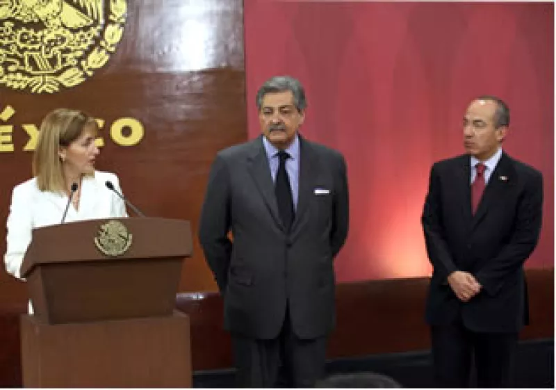 Calderón destacó las capacidades de Gloria Guevara, durante su nombramiento como titular de Turismo. (Foto: Notimex)