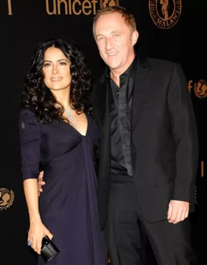 La actriz y el empresario asistieron juntos a un desfile de modas en París, ambos lucían contentos y amistosos.