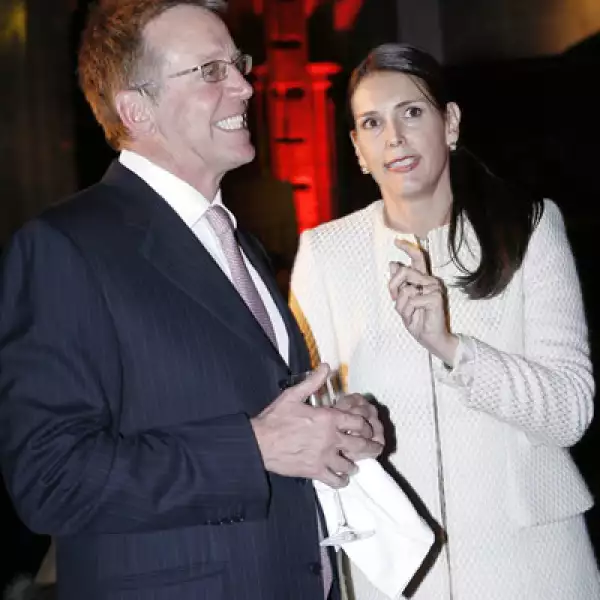 Roger Gay,Mónica McCan