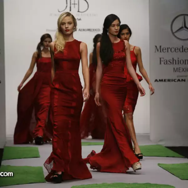 Desfile JL B