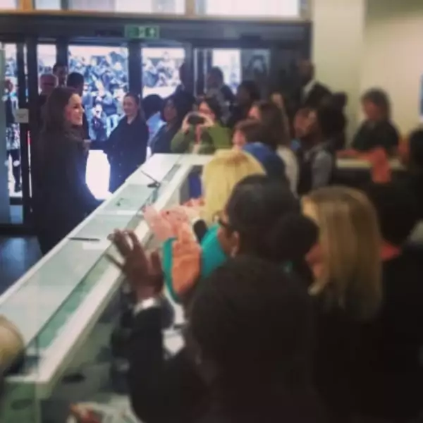 Por este medio agradeció a los trabajadores sociales que la recibieron por compartir sus experiencias.