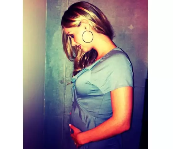 Esta es una de las fotos de embarazada que subió a su columna.