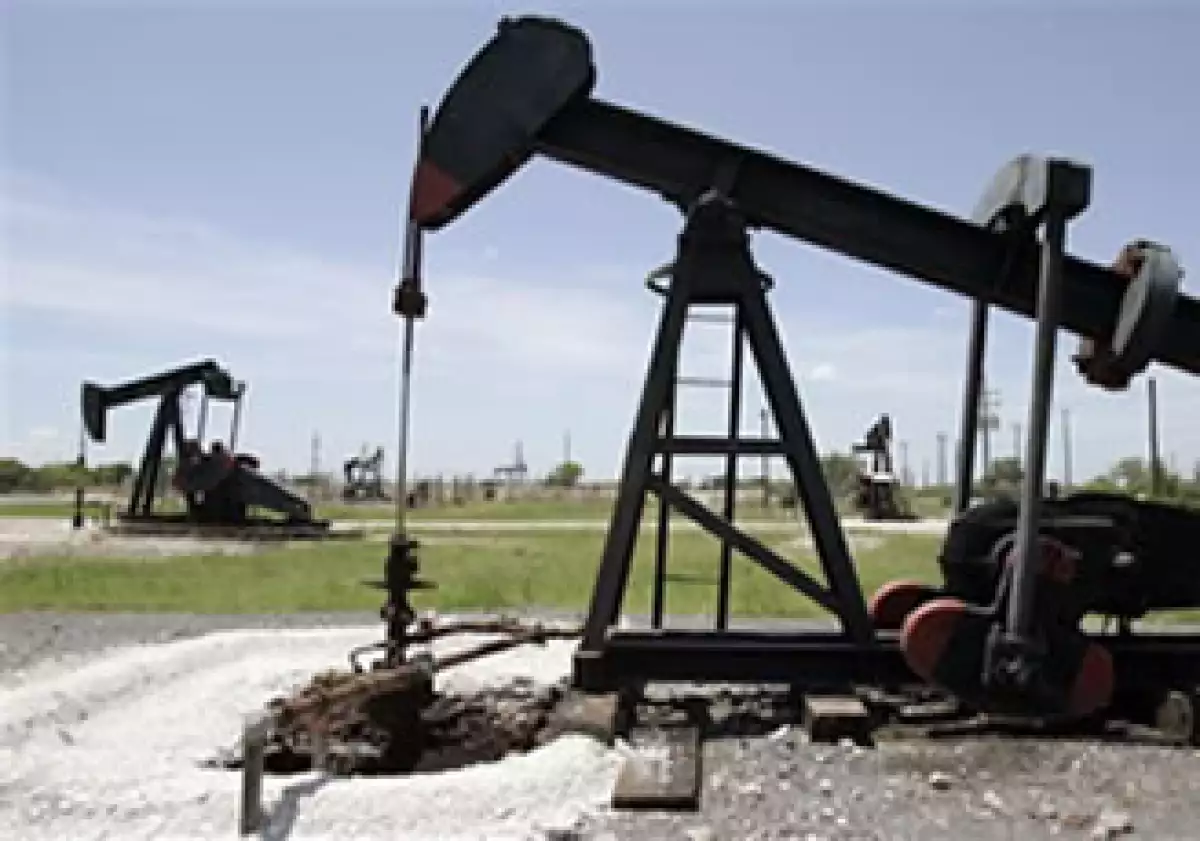 El mercado también está atento a las manifestaciones planeadas para hoy en Arabia Saudita, mayor exportador global de crudo, y a la violencia en Libia. (Foto: AP)