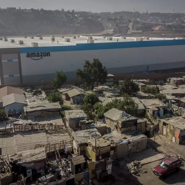 La empresa transnacional Amazón instaló su novena planta de distribución en Mexico.