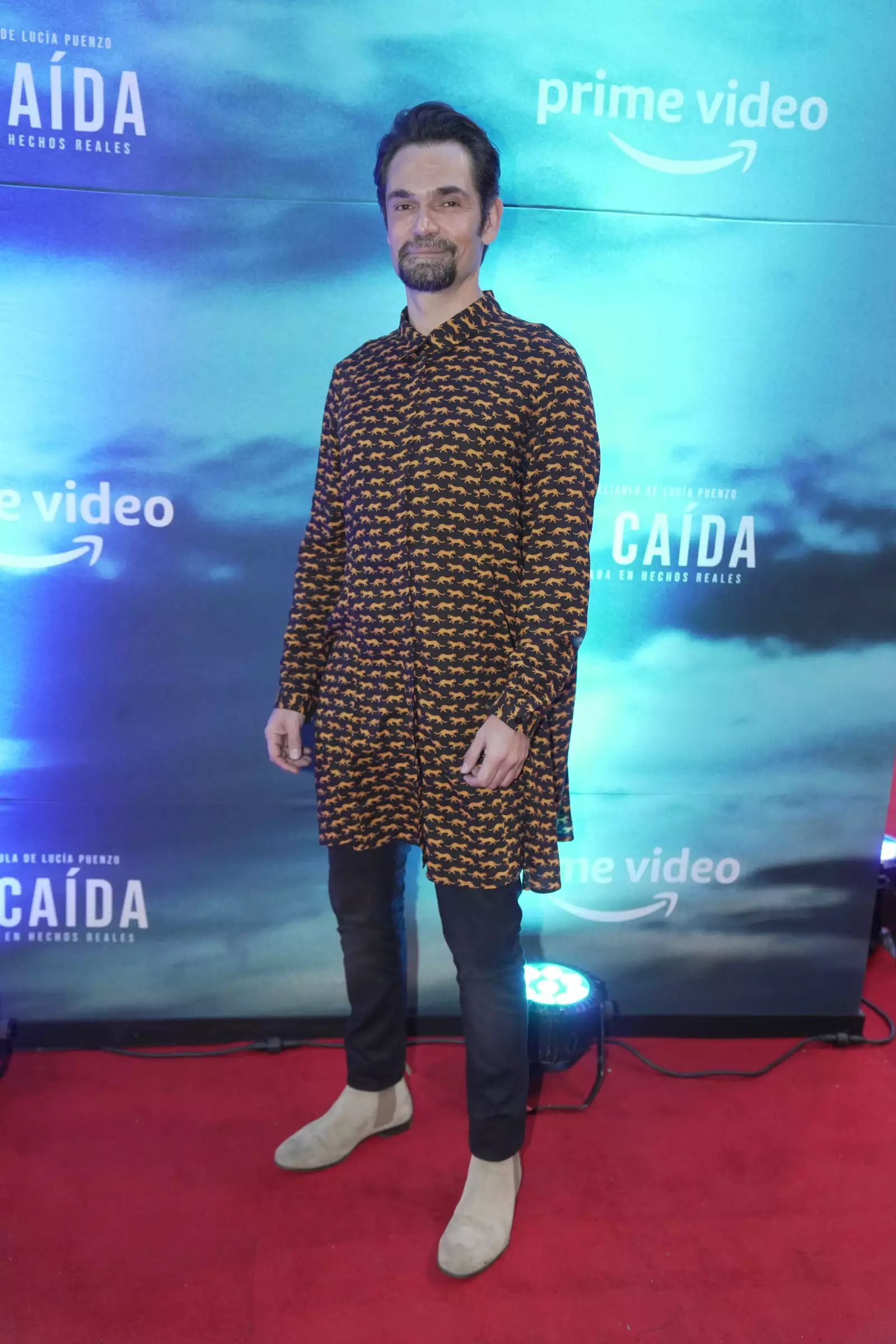 071122ALFOMBRAROJALACAIDA17.jpg