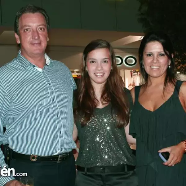 Evaristo Zambrano,Balbina Zambrano y Laura Trevin%u0303o de Zambrano