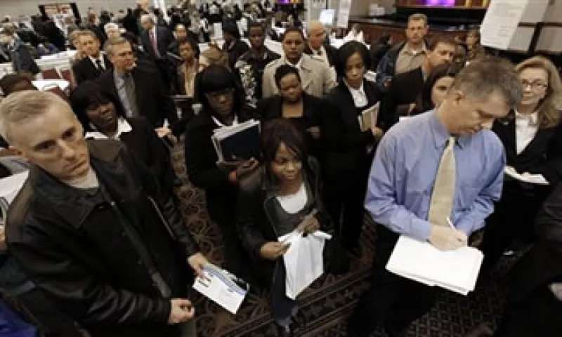 El promedio móvil de cuatro semanas de solicitudes iniciales cayó a 413,750. (Foto: AP)