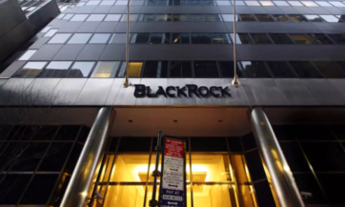 BlackRock gestiona 3.7 billones de dólares (bdd) en activos y administra 1,000 fondos de inversión. Además, tiene presencia en 27 países. (Foto: AP)